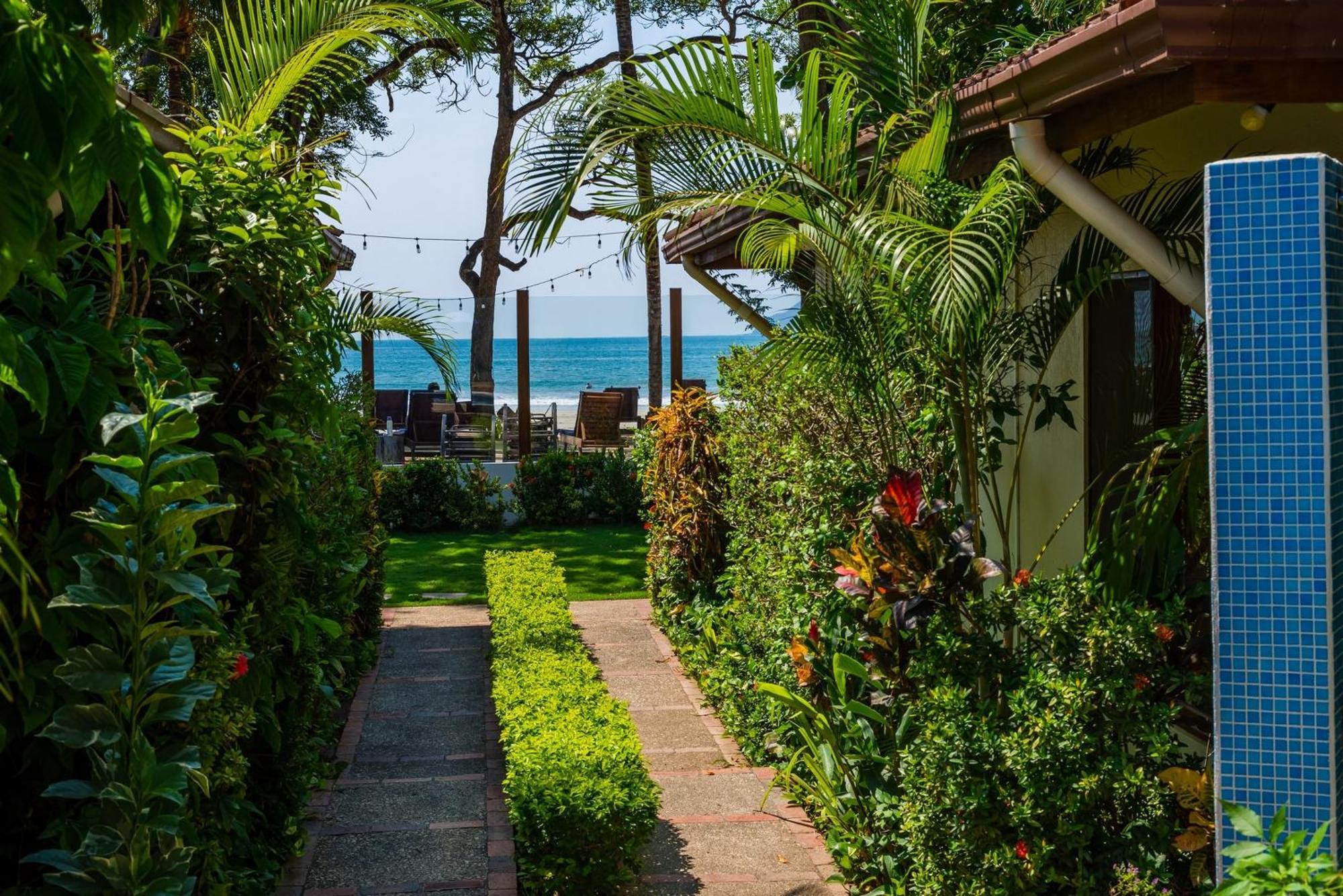 The Coast Beachfront Hotel 塔马林多 外观 照片