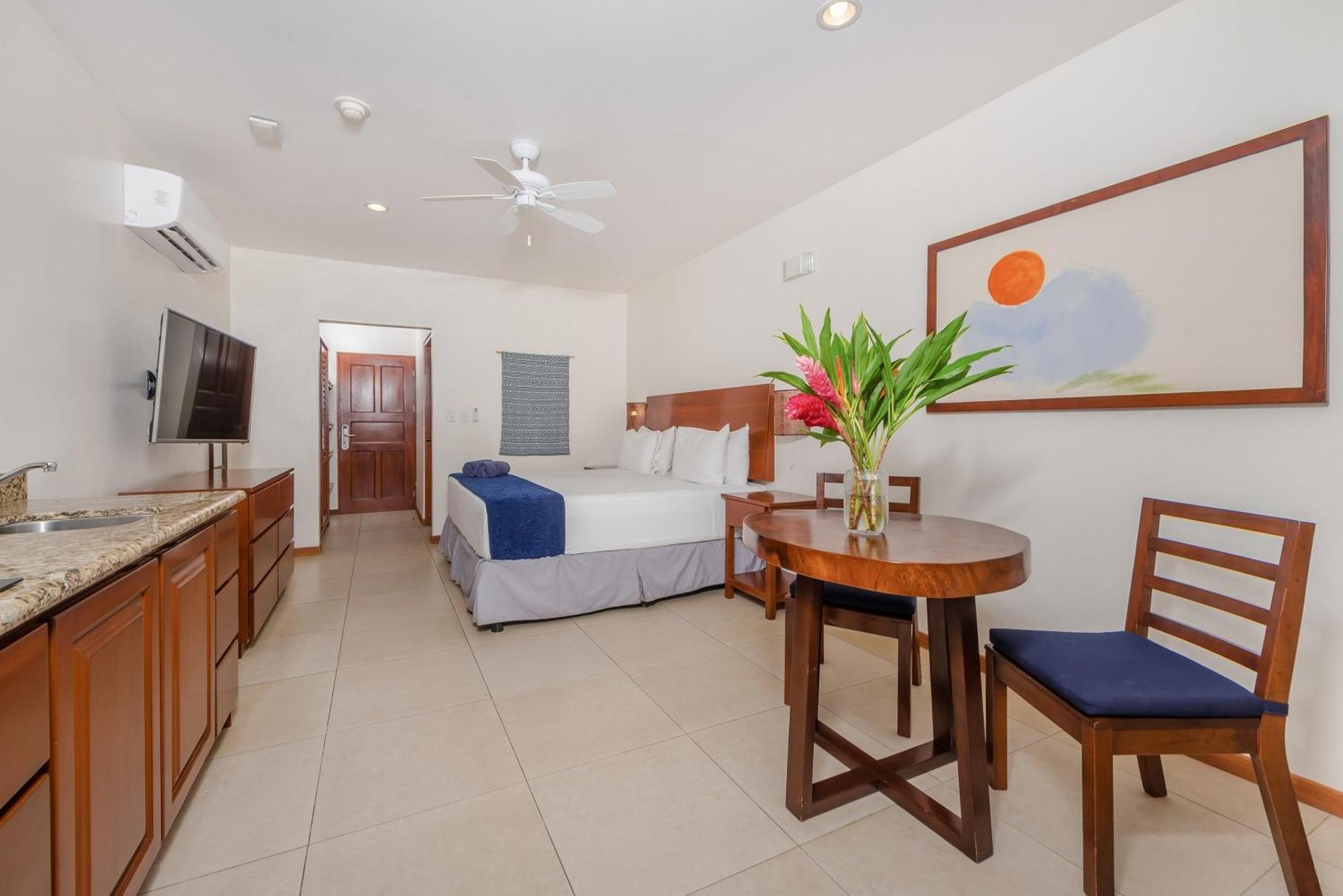 The Coast Beachfront Hotel 塔马林多 客房 照片