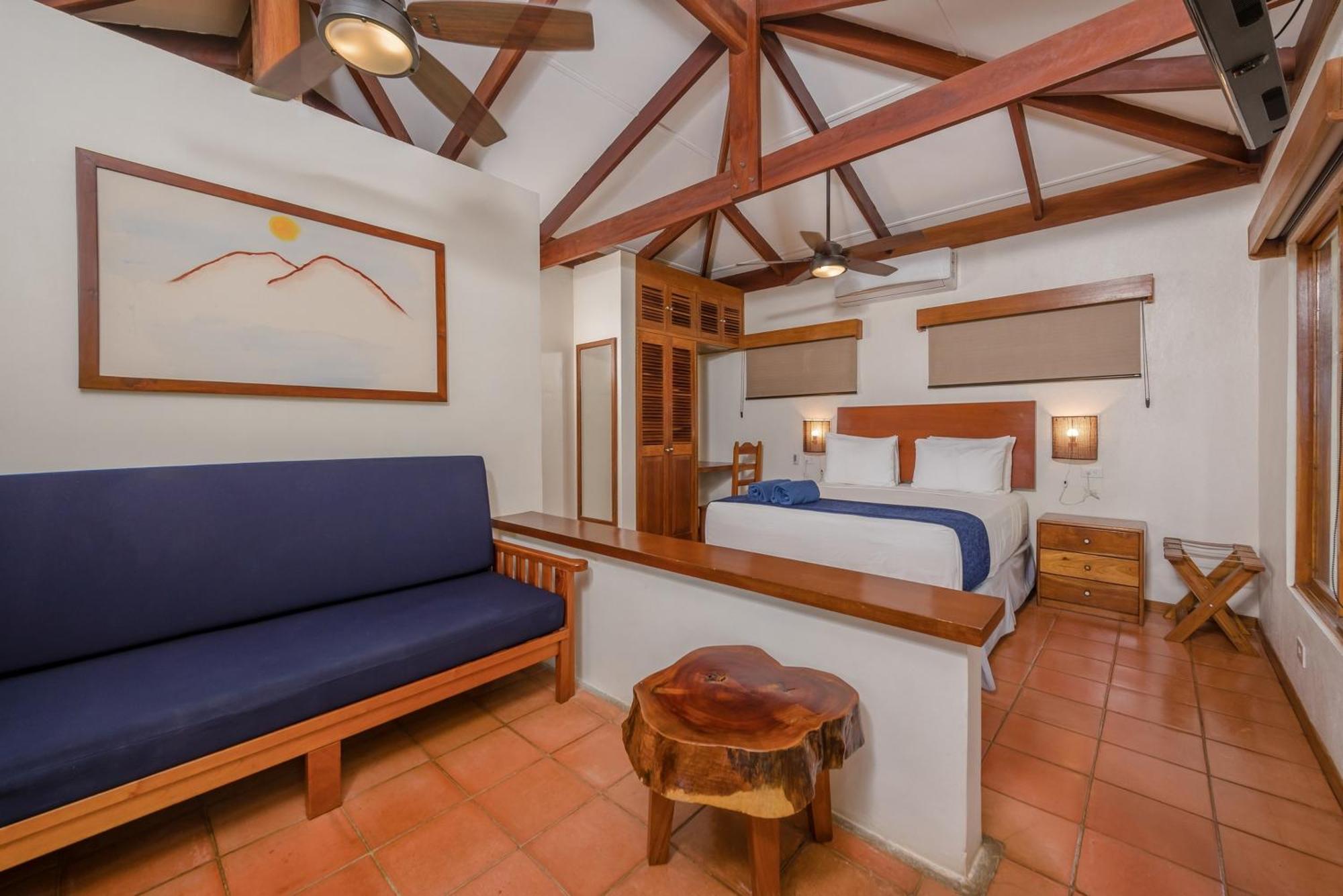 The Coast Beachfront Hotel 塔马林多 客房 照片